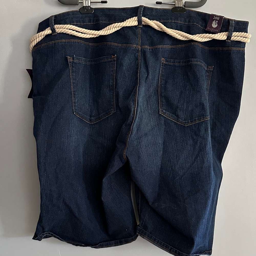 Gloria Vanderbilt Dark Blue Denim Bermuda Shorts with Rope & Brown Belt - Picture 6 of 6